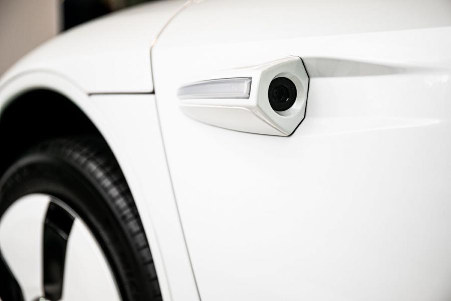 Детали экстерьера Volkswage XL1 2015 года  (фото 4 из 20)